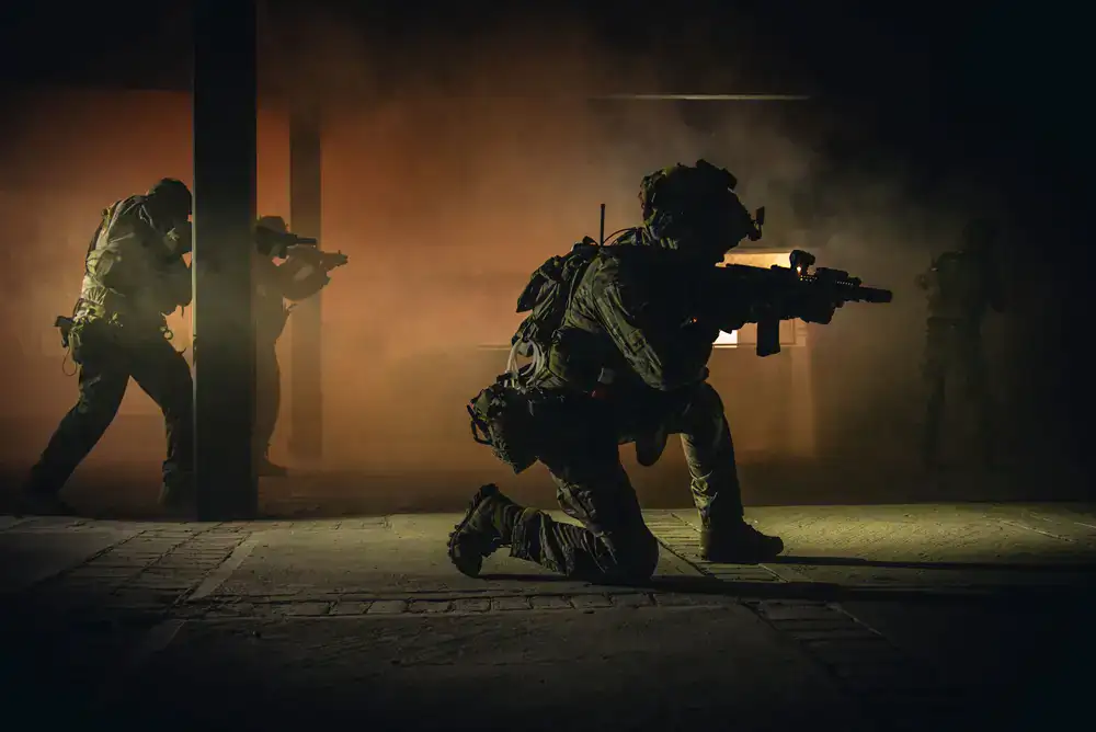 In-game screenshot of tactical deployment and smoke execution